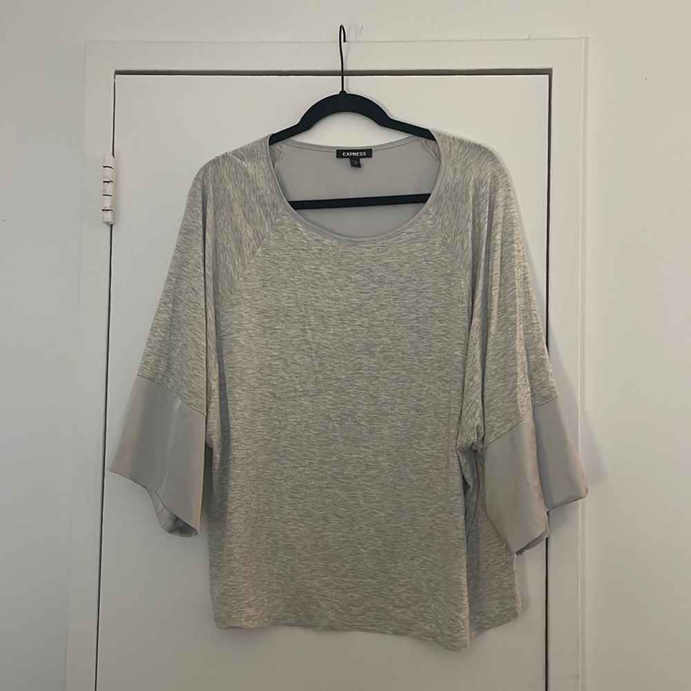 gray 3/4 length top